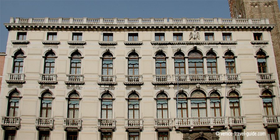 Labia Palace